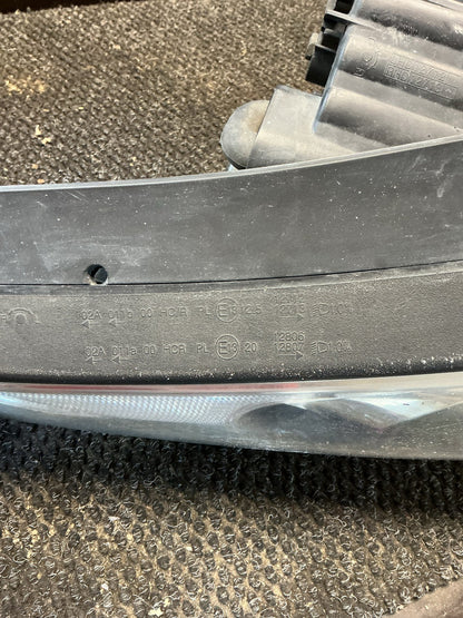 2013 Hyundai ix35- Right Headlight- (TAG9530)