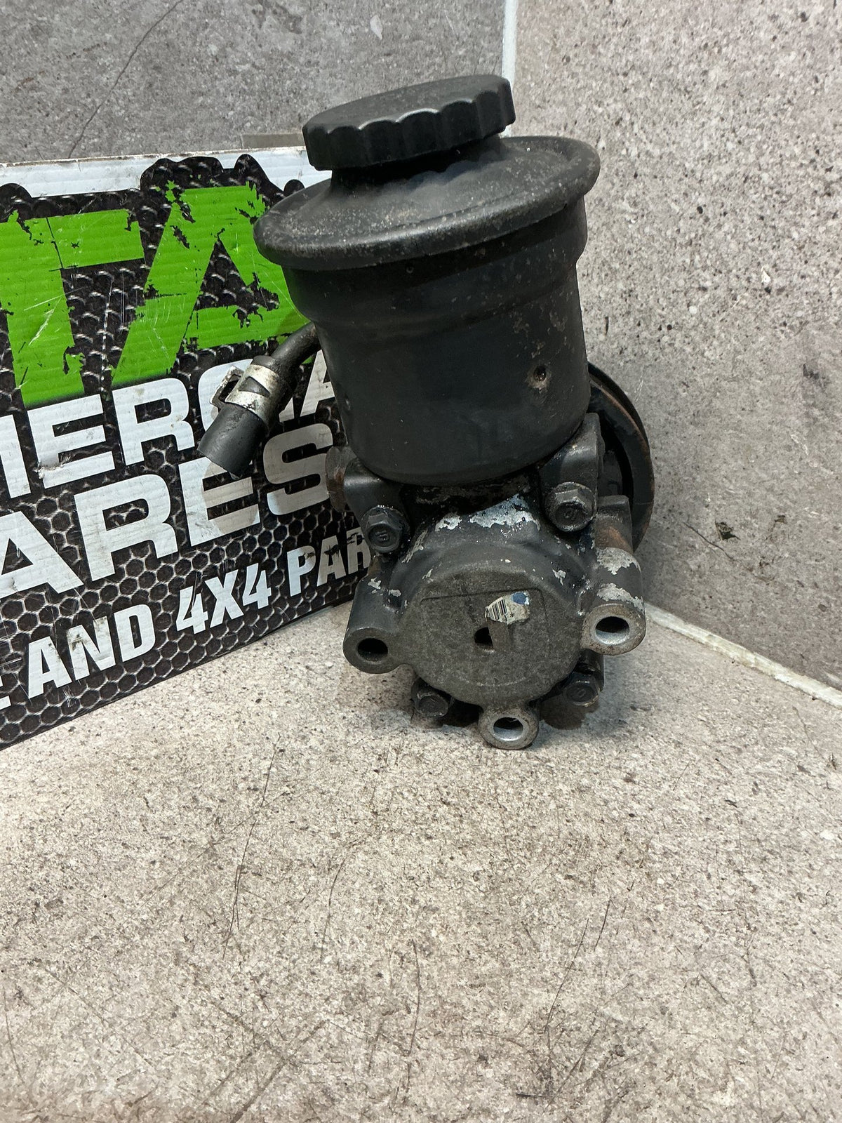 1997 Toyota Hilux Surf RZN185- Power Steering Pump- (TAG17188)