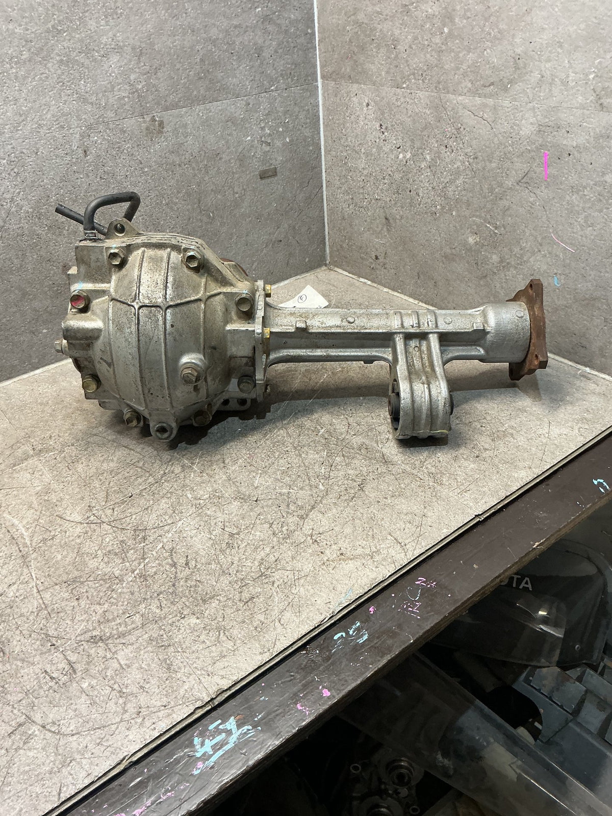 2006 Suzuki Grand Vitara- Front Differential Head- (TAG17567)