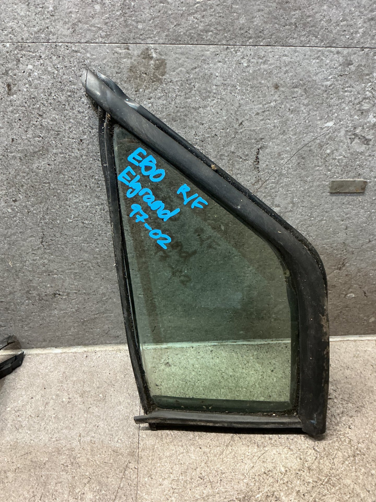 1997-2002 Nissan Elgrand E50 - Right Front Quarter Door Glass - (TAG18678)