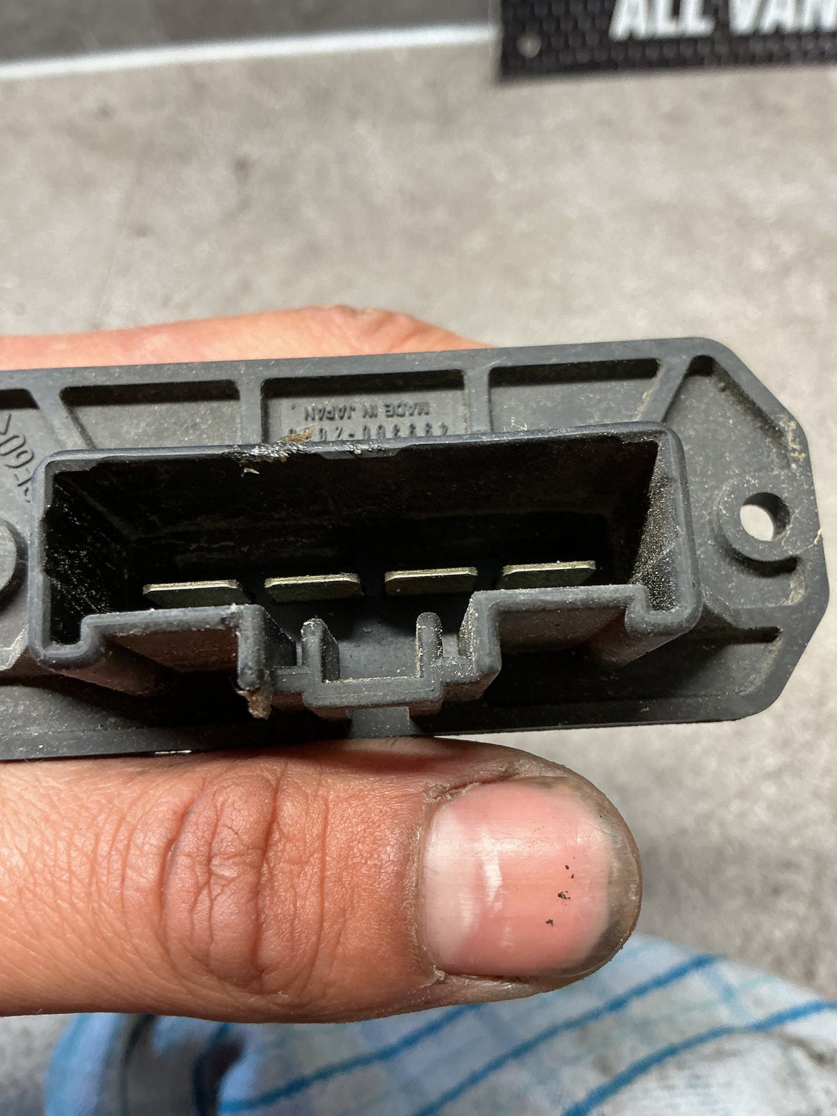 1998 Toyota Hilux III N180- Heater Fan Resistor- (TAG12788) PN: 499300-2090