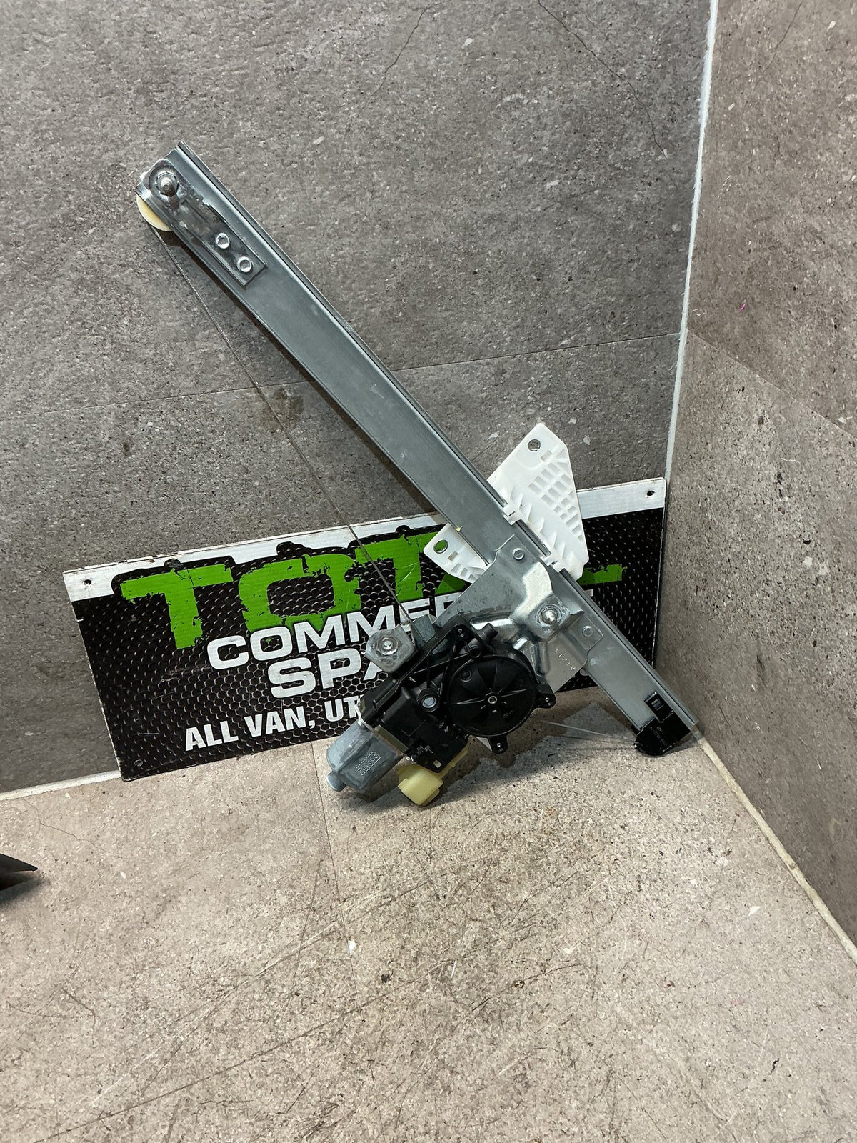 2020 Ford Escape ZG- Right Rear Window Regulator/Motor- (TAG16271)