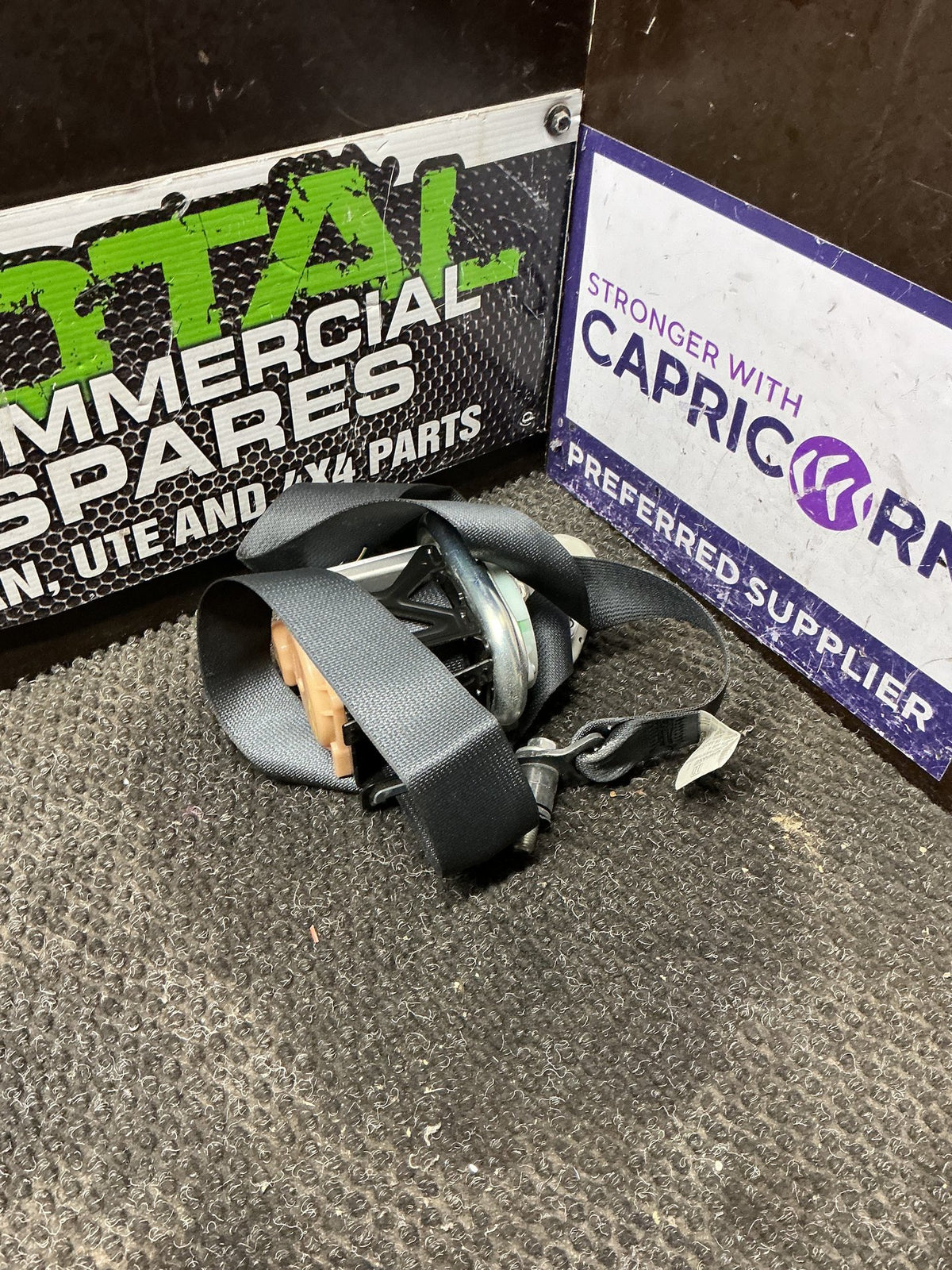 2006 Suzuki Vitara 1W047- Left Front Seat Belt- (TAG10718)