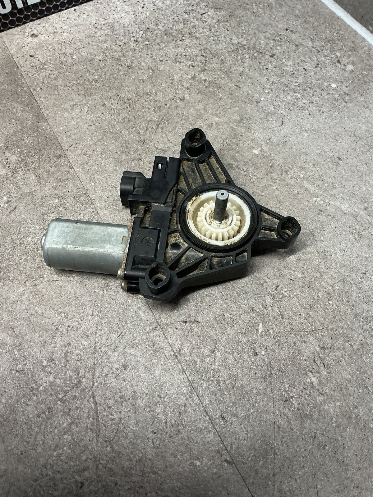 2016 Jeep Renegade B1- Left Rear Window Reg Motor- (TAG12331)