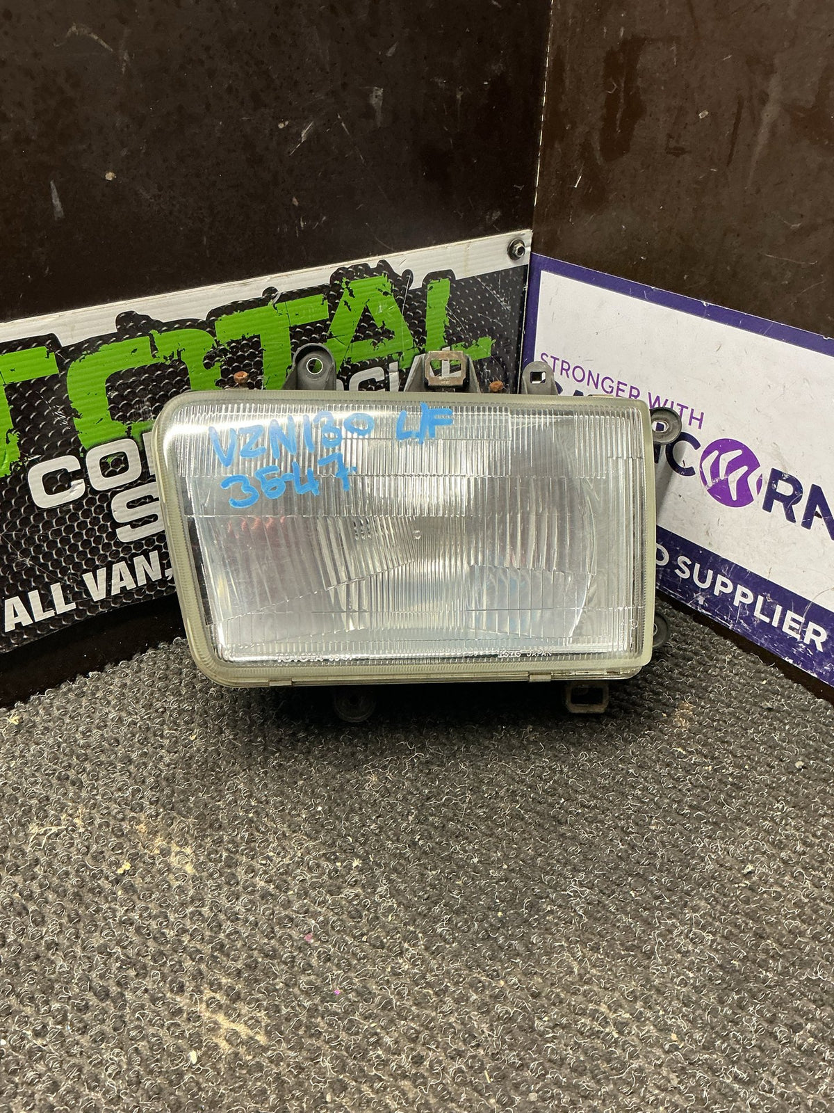 1995 Toyota Hilux VZN130- Left Headlight- (TAG9627)