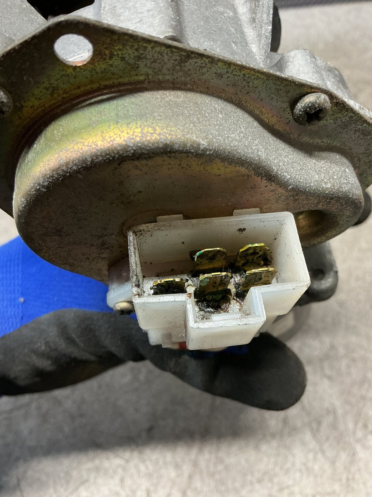 1995 Isuzu Bighorn UBS69GW- Front Wiper Motor- (TAG16382)