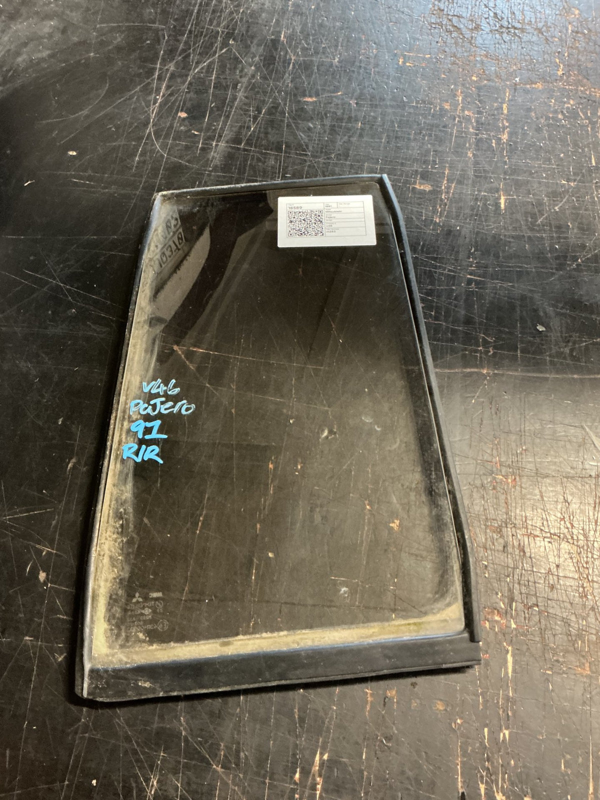 1991 Mitsubishi Pajero v46 - Right Rear Quarter Door Glass - (TAG18589)