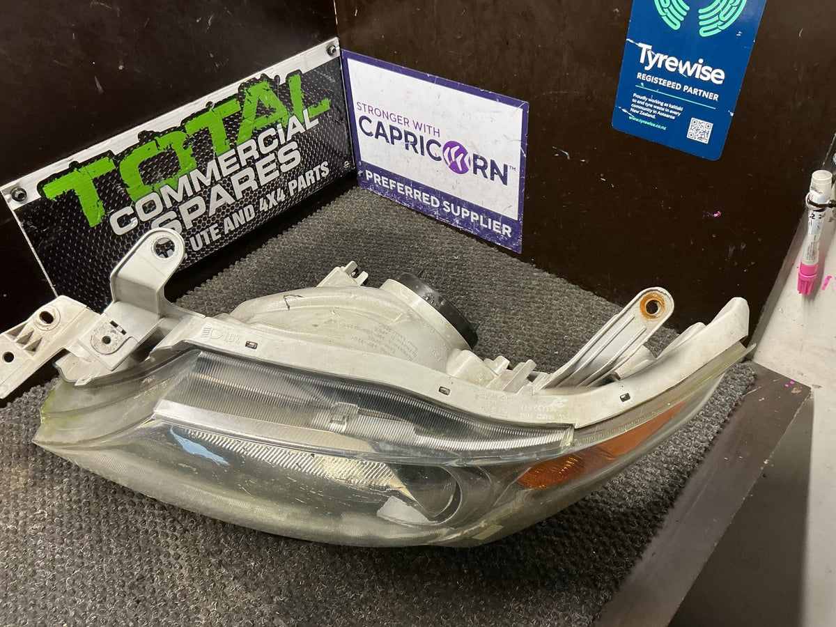 2006 Toyota Hilux- Left Headlight- (TAG10601)