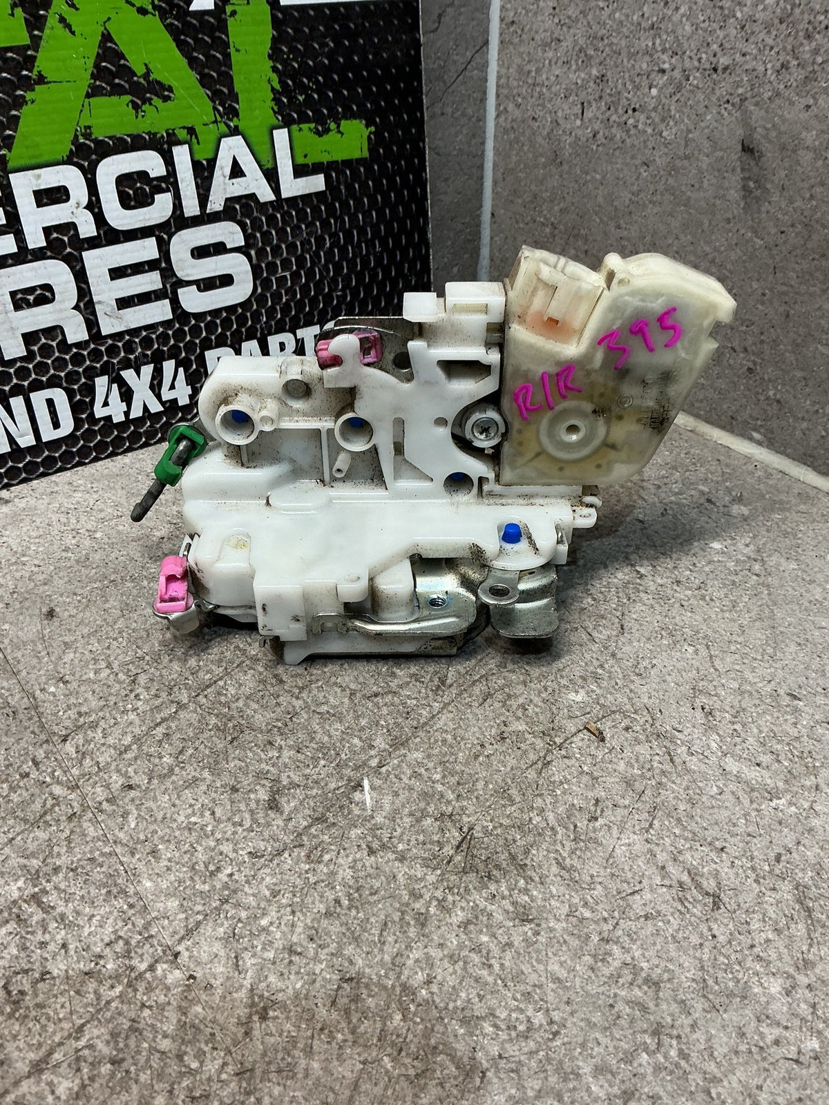 2011 Nissan Navara- Right Rear Door Lock Actuator- (TAG16030) PN: 805525P00A