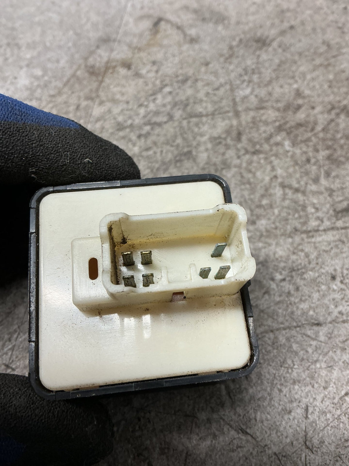 1999-2006 Ford Courier UN- Mirror Adjuster Switch- (TAG15606)