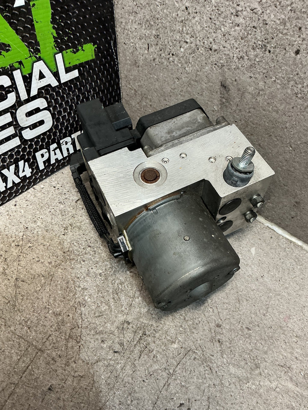 2004 Holden Adventra VY- ABS Pump/Modulator- (TAG16805)