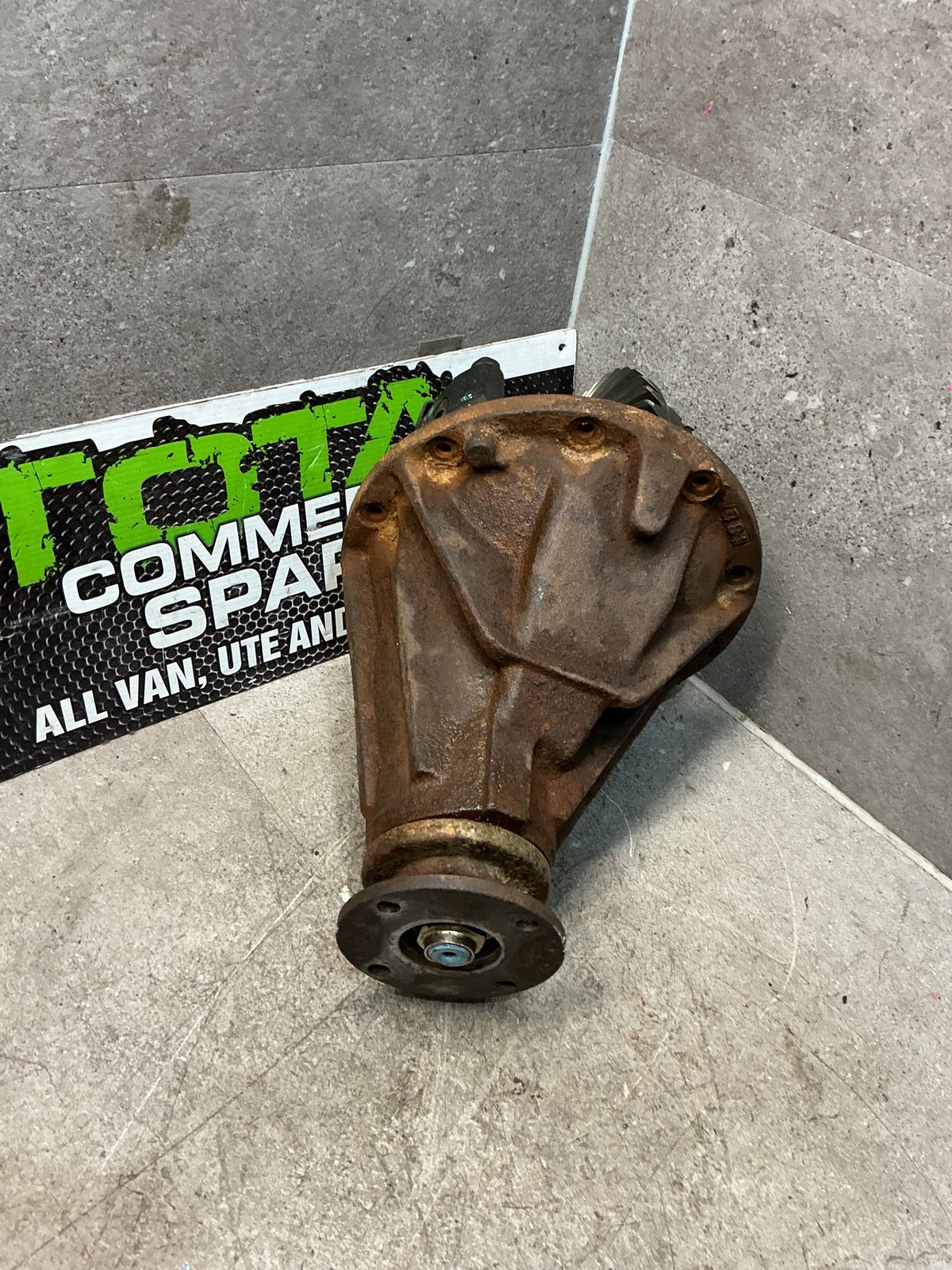 1993-1995 Toyota Hilux II N130- Rear Differential Head- (TAG16250)