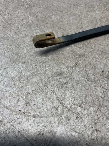 2005-2006 Toyota Hilux VII N20- Right Front Wiper Arm- (TAG13723)