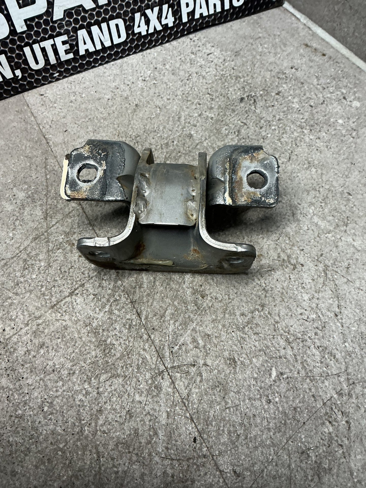 2011 Nissan Caravan VWE25- Left Front Door Bottom Hinge- (TAG15124)