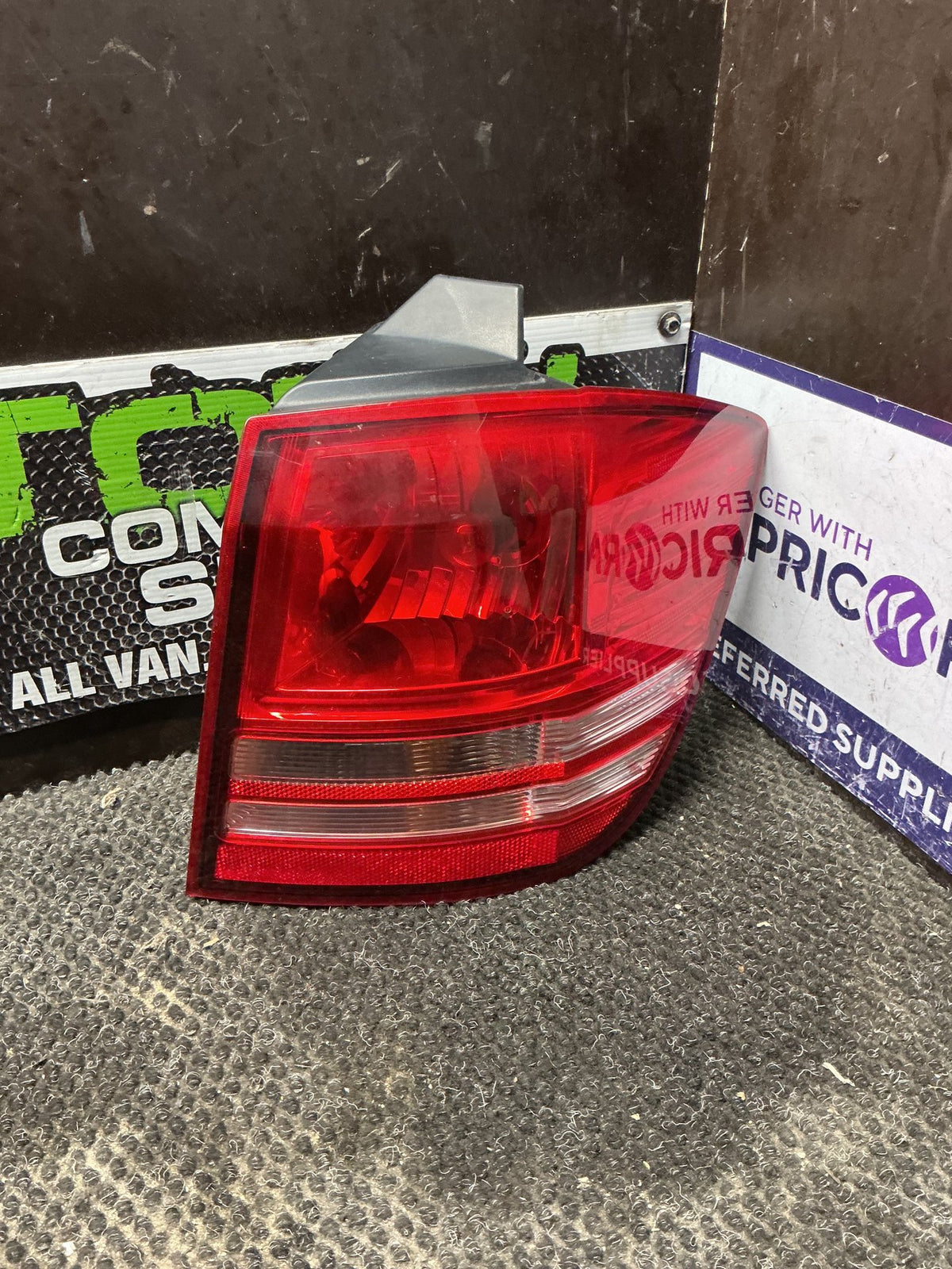 2010 Dodge Journey JC- Right Taillight- (TAG11371) PN: 05067784AD