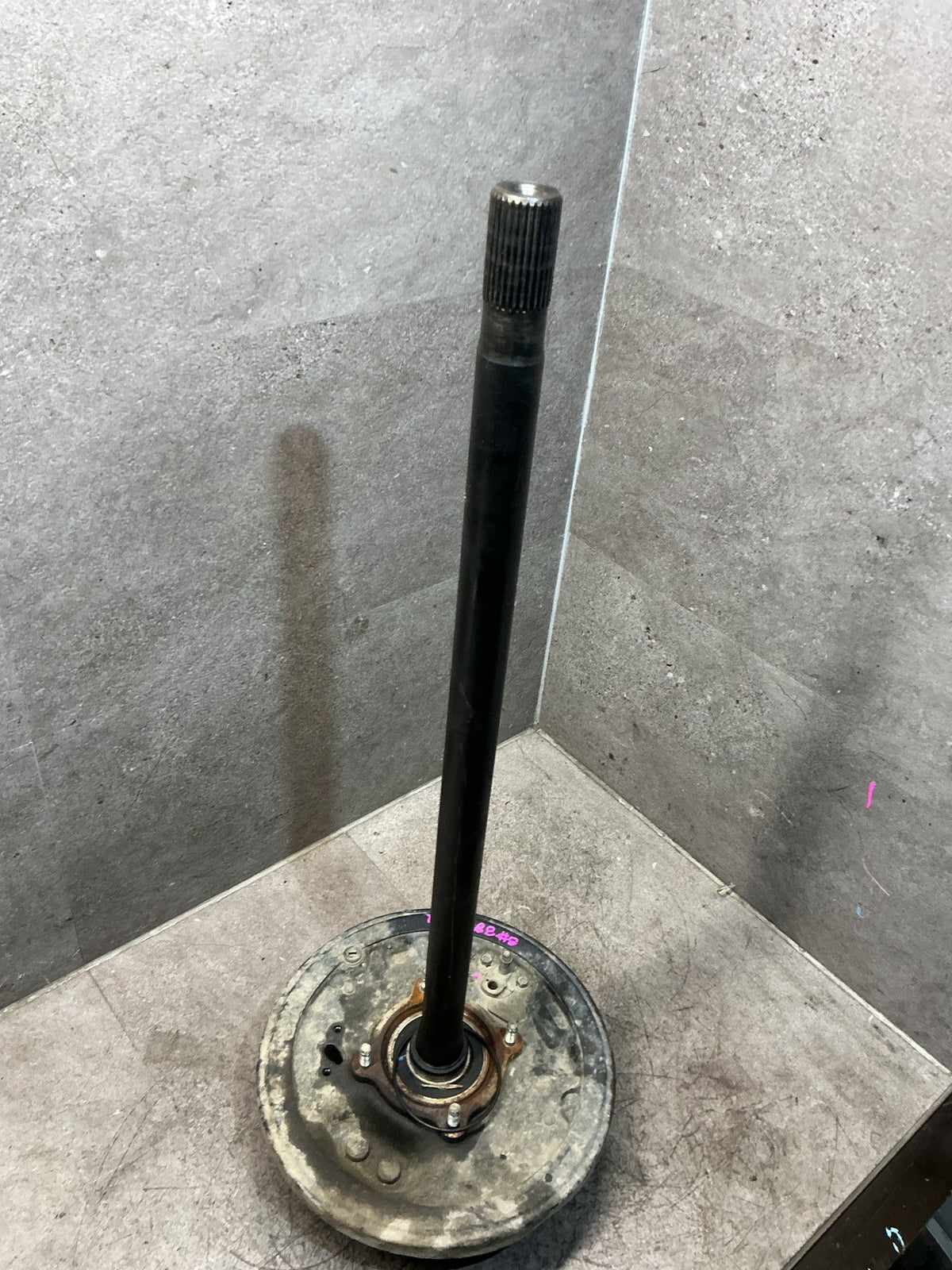 2006 Toyota Hilux - Right Rear ABS Axle - (TAG17817)