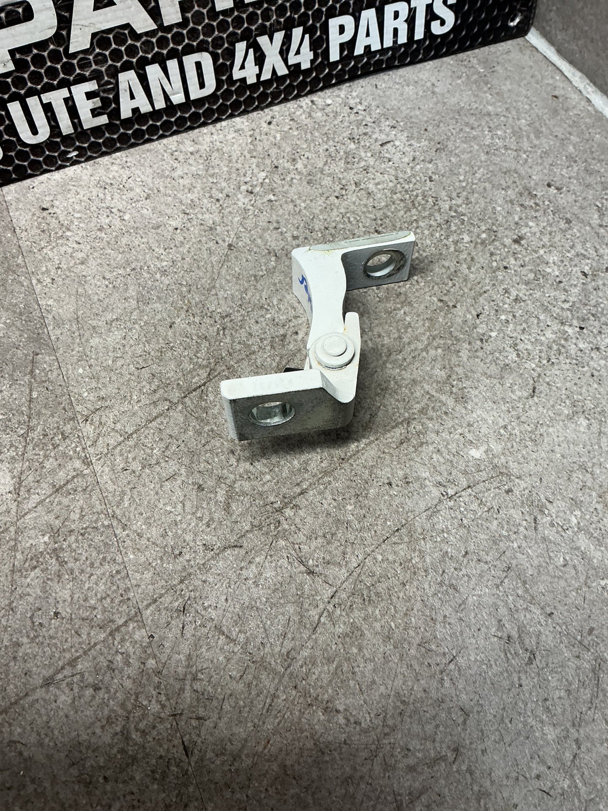 2021 Haval Jolion- Right Front Door Bottom Hinge- (TAG14655)
