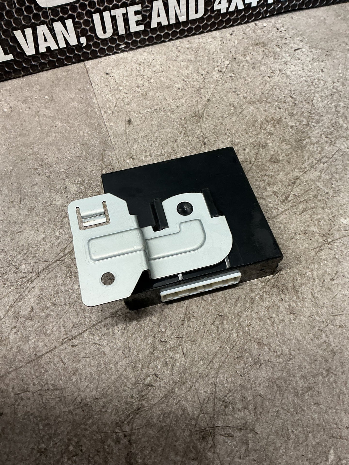 2007 Mitsubishi Outlander- Keyless Entry Module- (TAG16080)