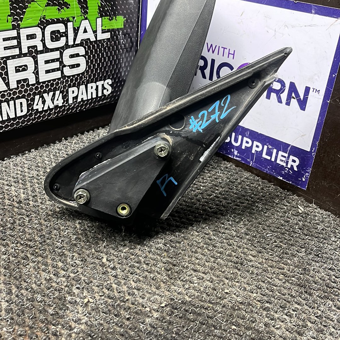 2001 Nissan Caravan E25 VWE25- Right Door Mirror- (TAG8435)