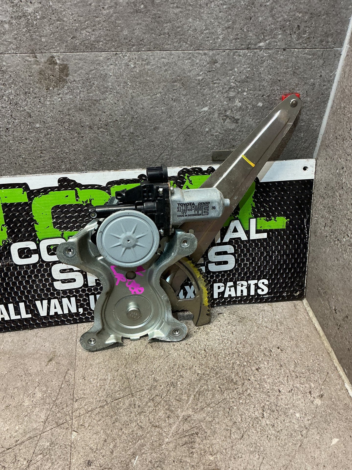 2006 Toyota Hilux- Left Rear Window Regulator/Motor- (TAG16744)