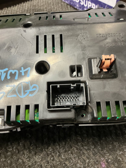 2011 Suzuki Grand Vitara- Instrument Cluster- (TAG10558)