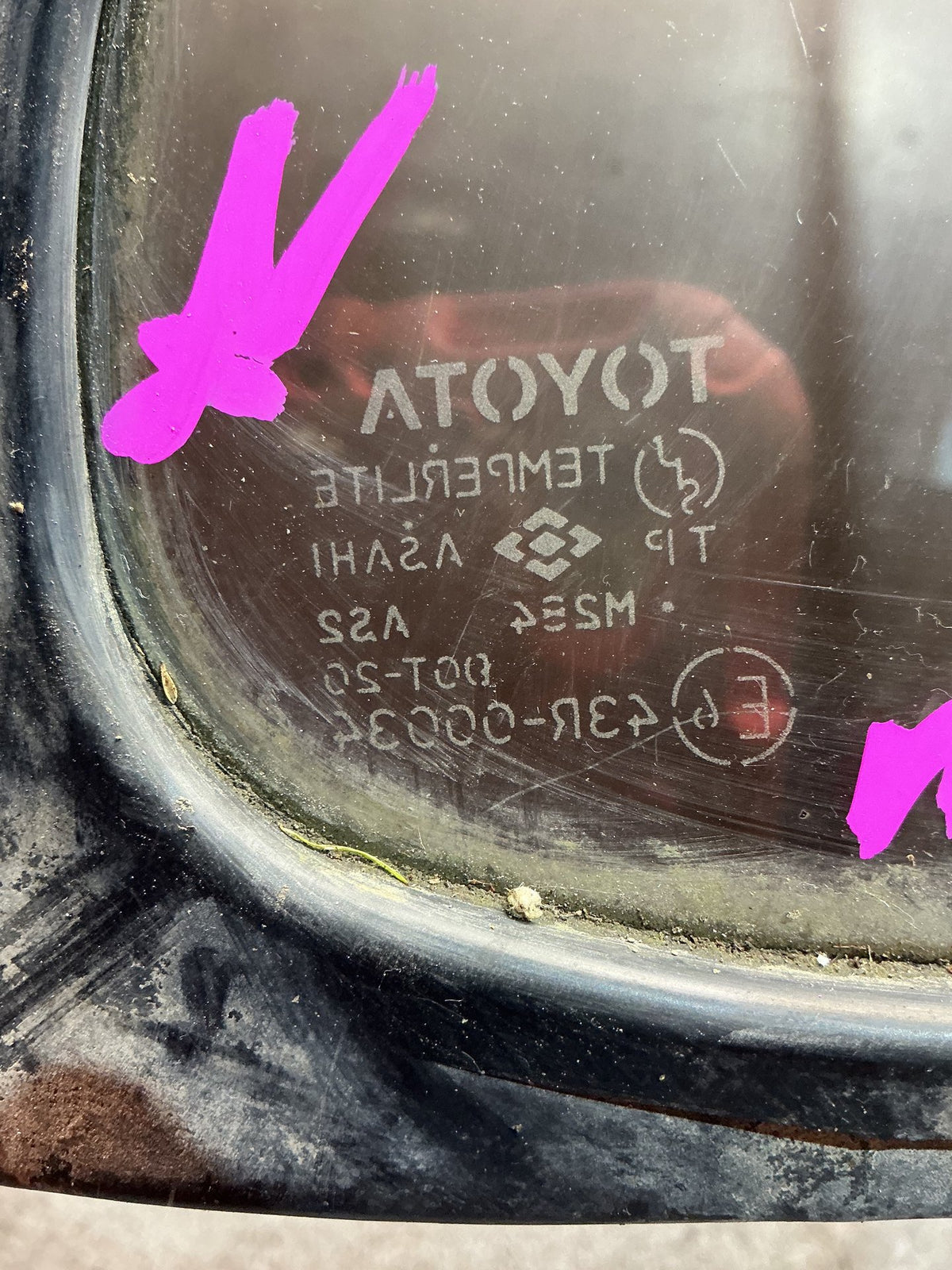 1994 Toyota Hilux Surf KZN130 - Right Rear Quarter Door Glass - (TAG18774)