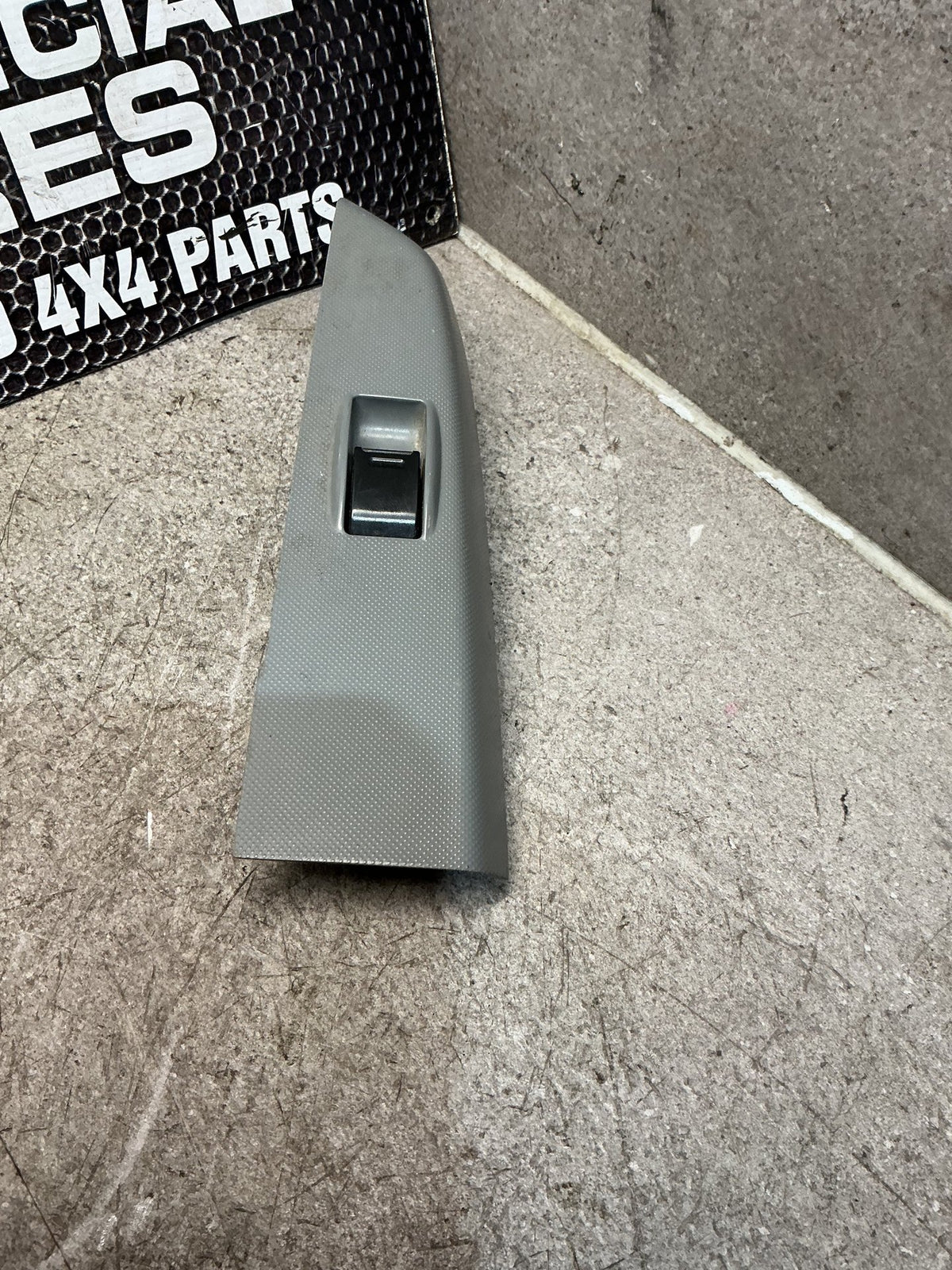 2006 Toyota Hilux- Left Rear Window Switch- (TAG16760)