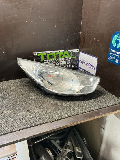 2013 Hyundai ix35- Right Headlight- (TAG9530)