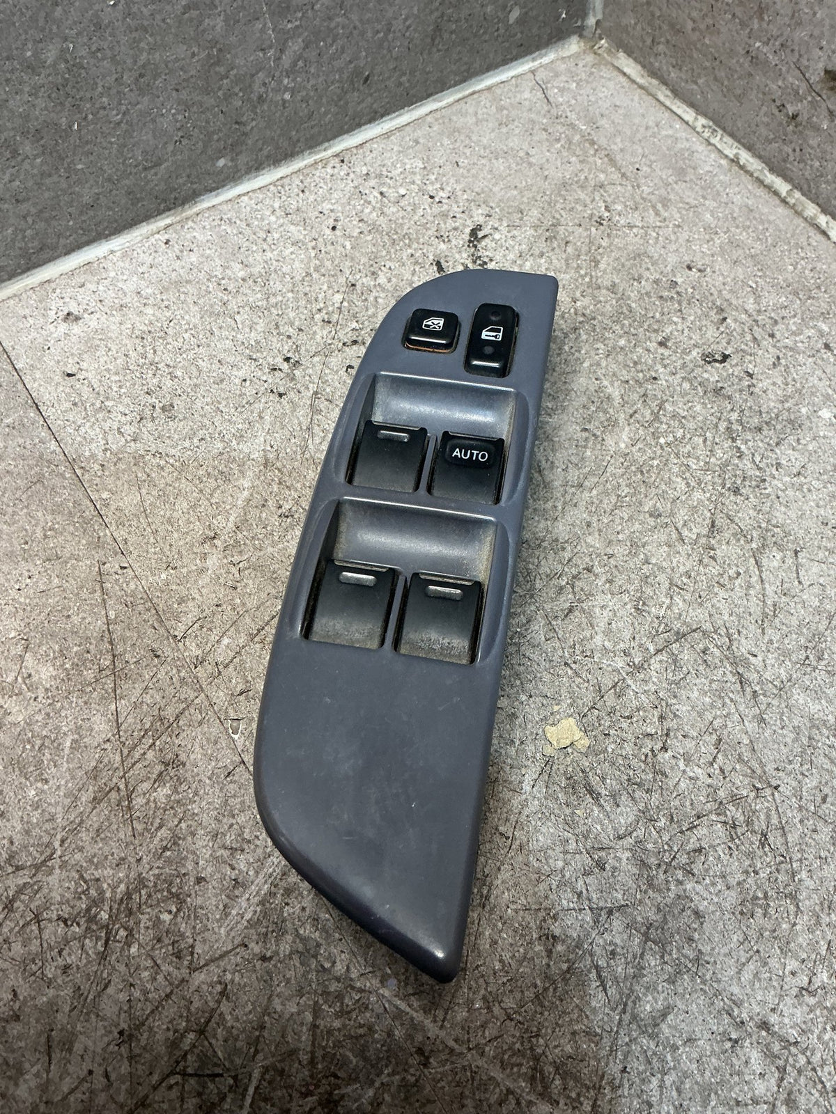 1996-2000 Toyota Land Cruiser J90 - Master Power Window Switch - (TAG18034)