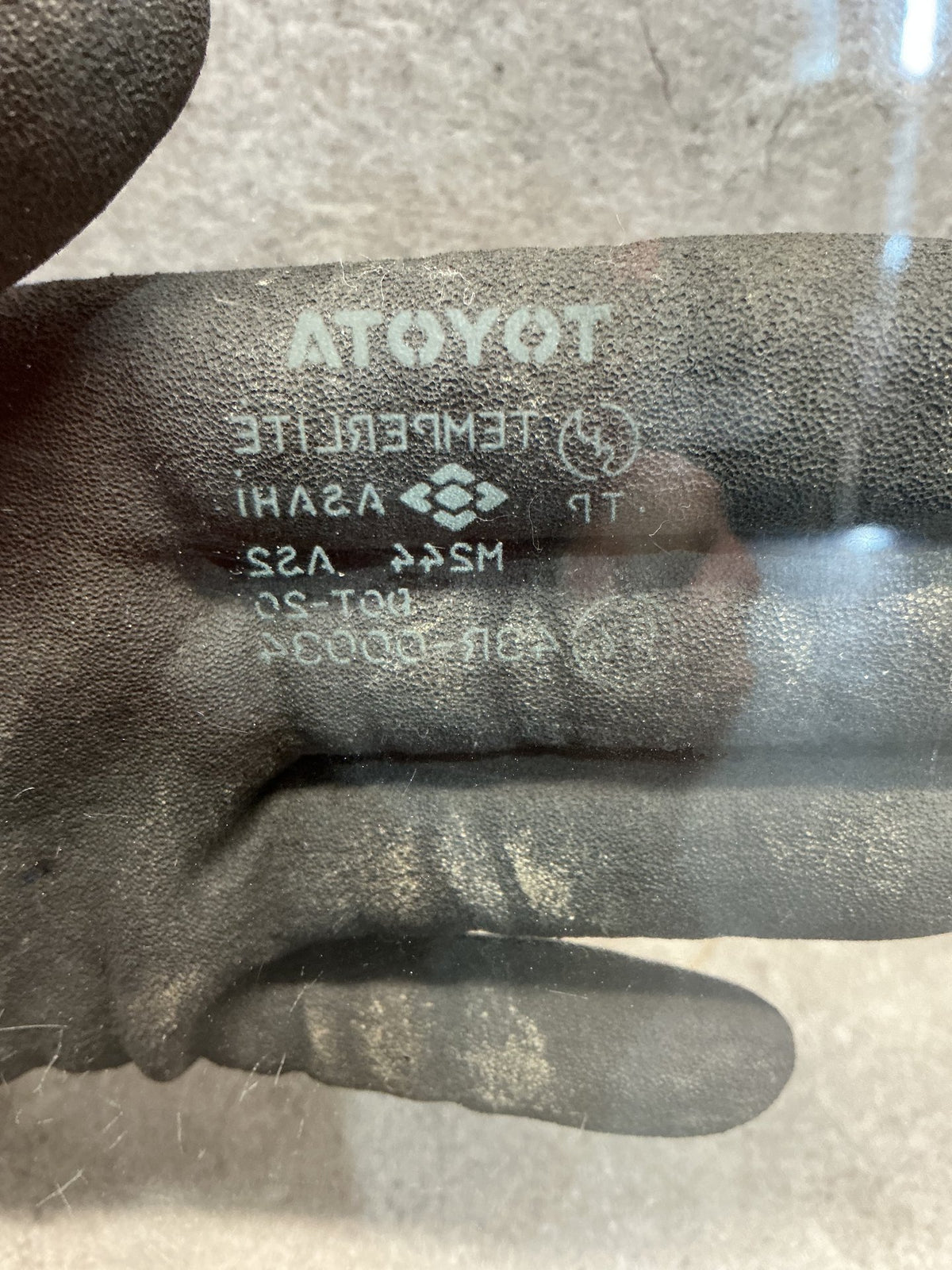 1992-2004 Toyota Hiace H100 - Right Front Door Glass - (TAG19009)