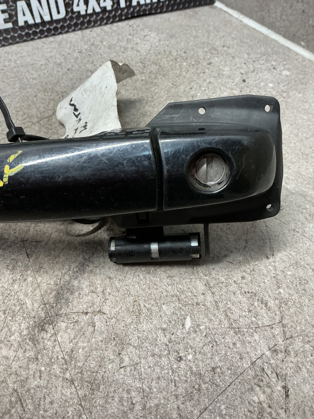 2006 Suzuki Grand Vitara 1W002- Right Front Door Exterior Handle- (TAG14752)