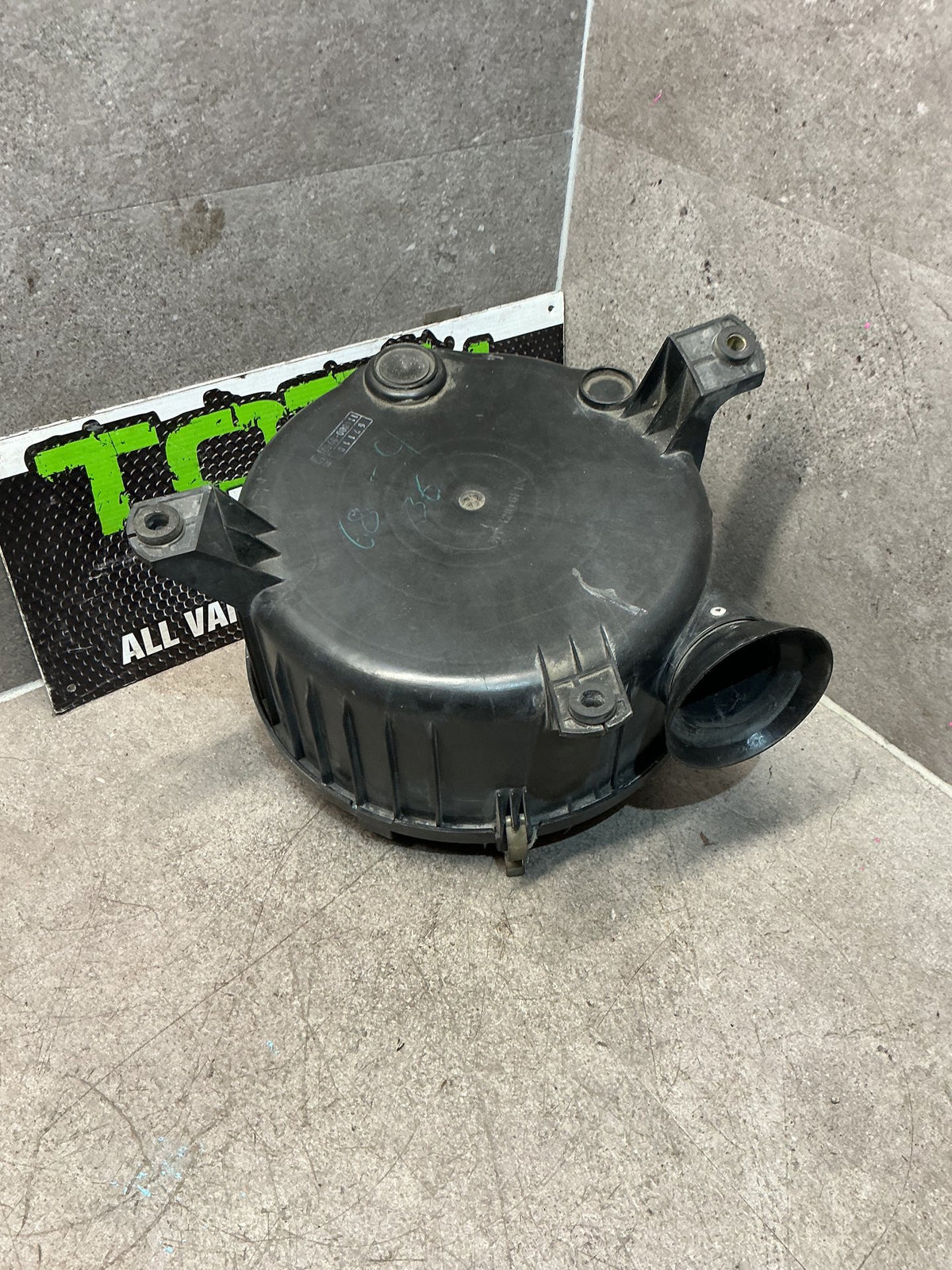 1995-1998 Toyota Hilux III N180- Air Cleaner Assembly EFI Air Box- (TAG16004)