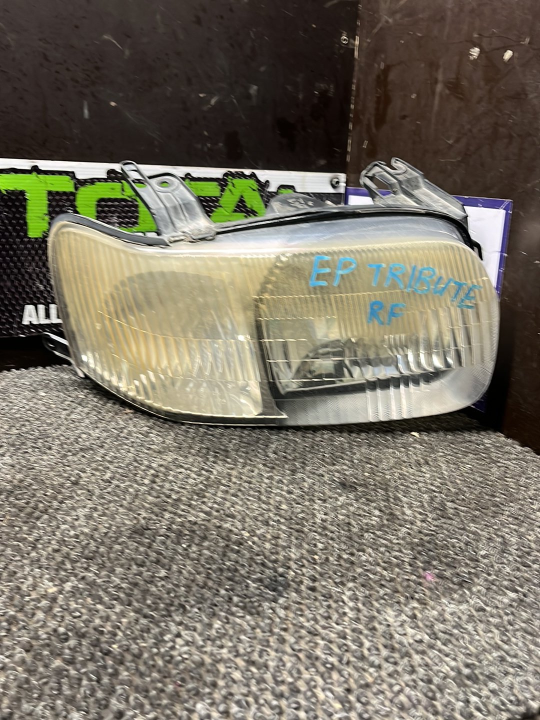 2001 Mazda Tribute EP- Right Headlight- (TAG9196)
