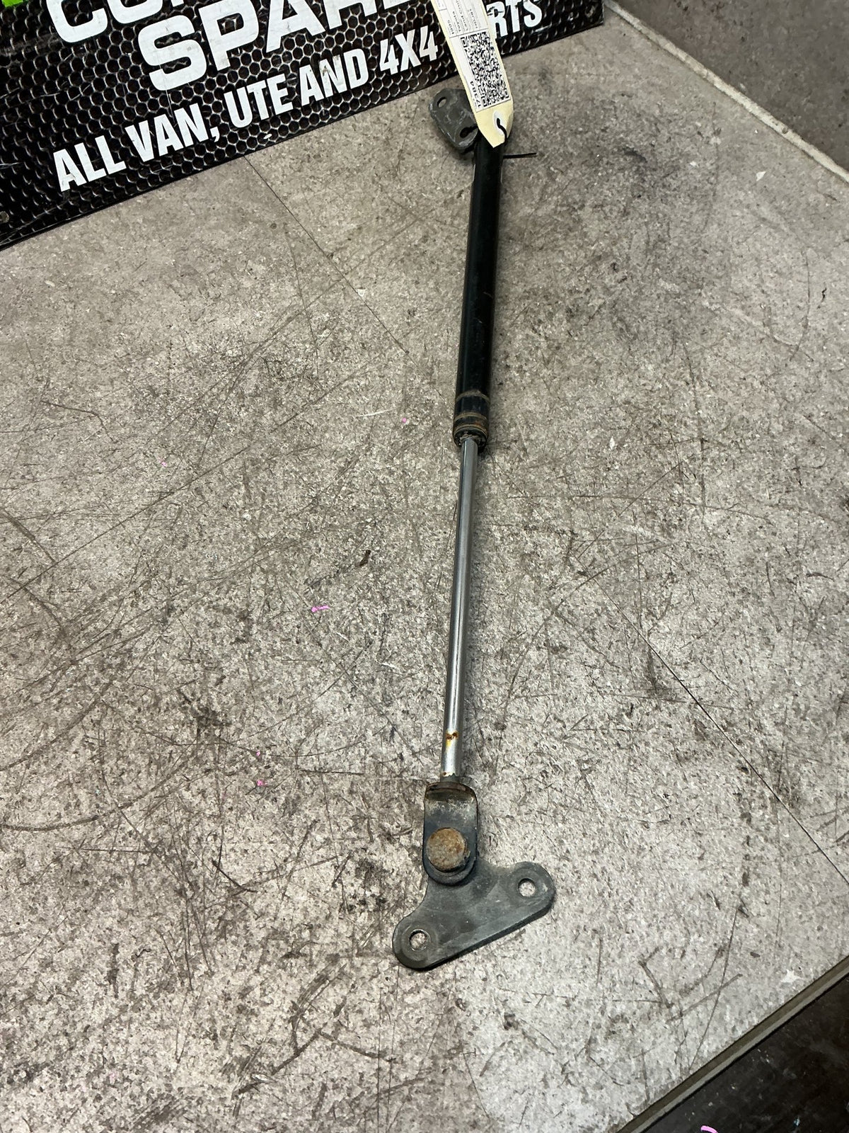 1995 Toyota Land Cruiser HDJ81- Right Tailgate Strut- (TAG17384)