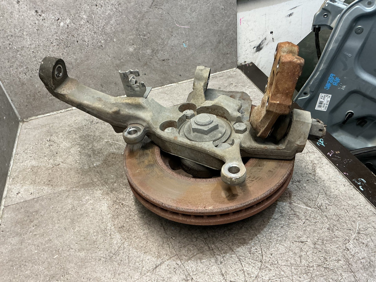 2011 Nissan Caravan VWE25 - Left Front Hub Assembly - (TAG19553)