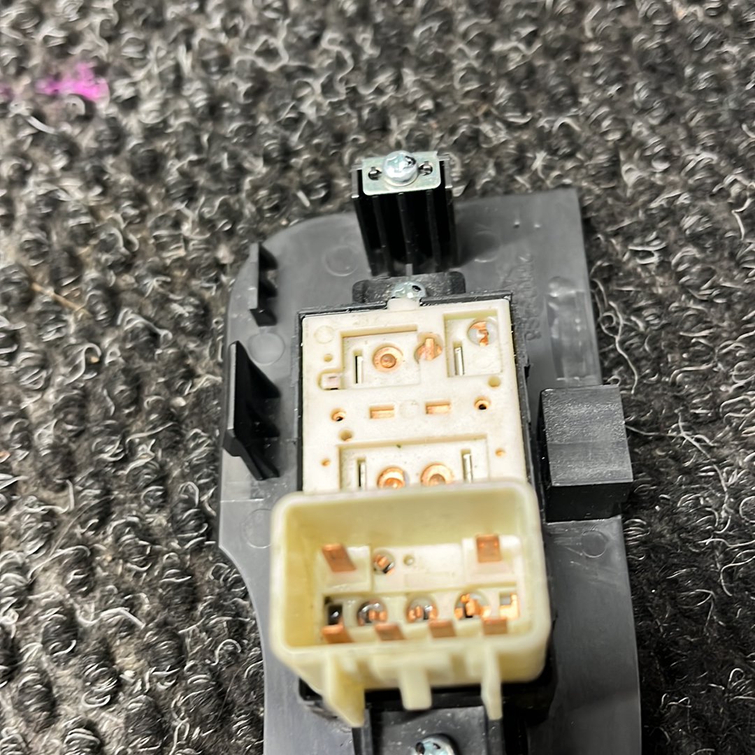 2017 Holden Captiva- Right Rear Window Switch- (TAG7980)