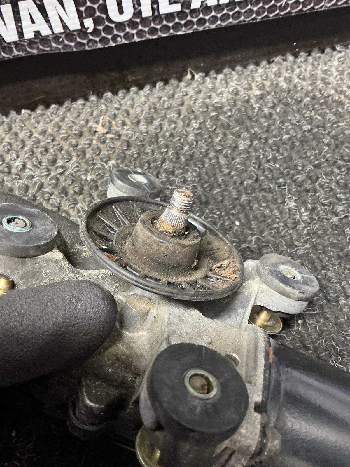 2002 Mitsubishi Pajero- Front Wiper Motor- (TAG9757)