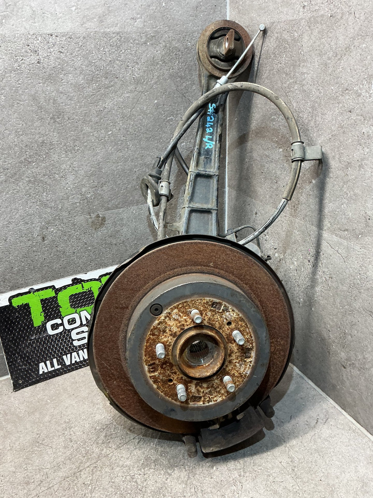 2007 Mitsubishi Delica CV5W- Left Rear Hub Assembly- (TAG15416)