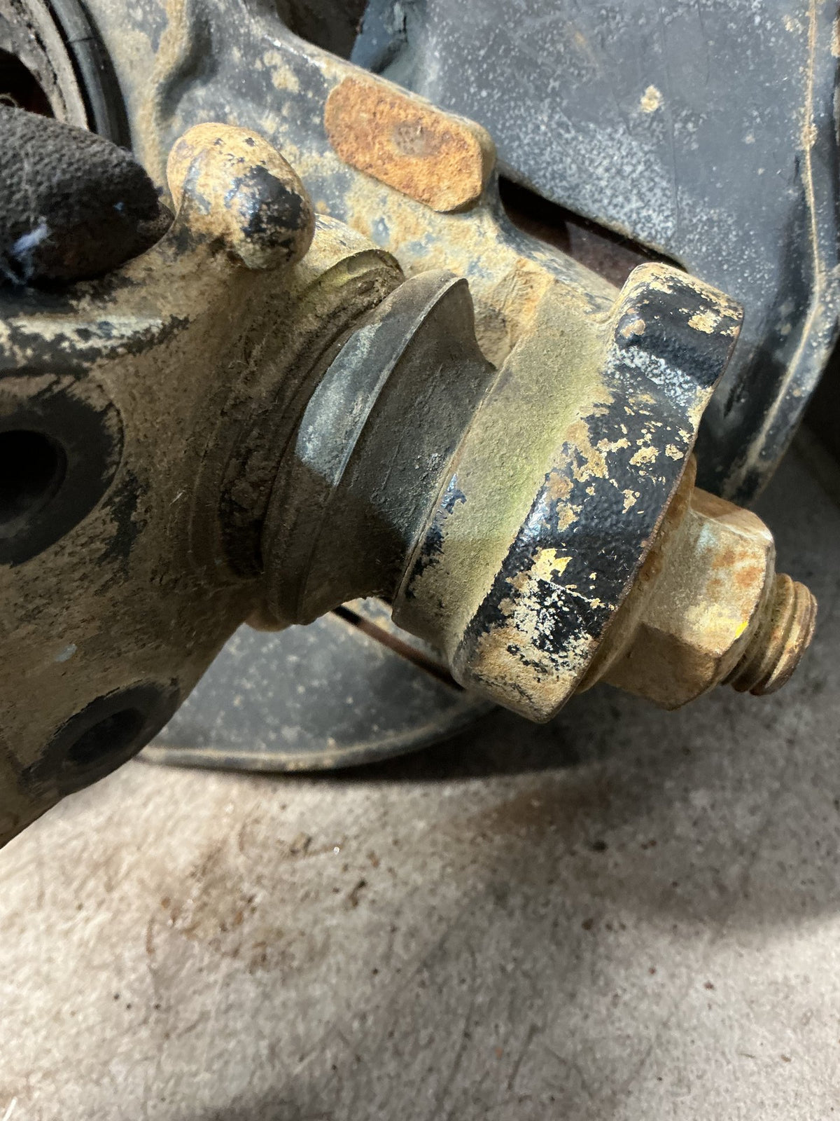 2013-2016 Holden Colorado RG- Right Front ABS Hub- (TAG17457)