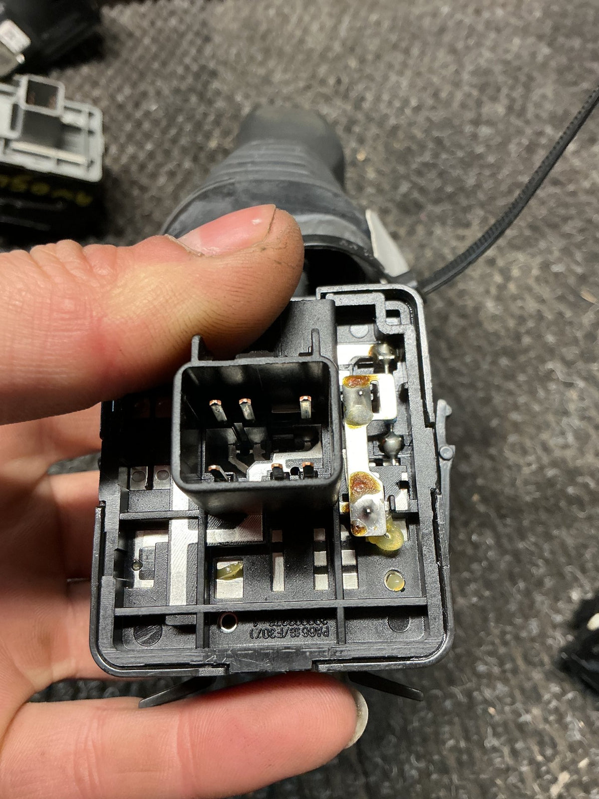 2011 Holden Captiva 5 9W070- Wiper Switch- (TAG10941)