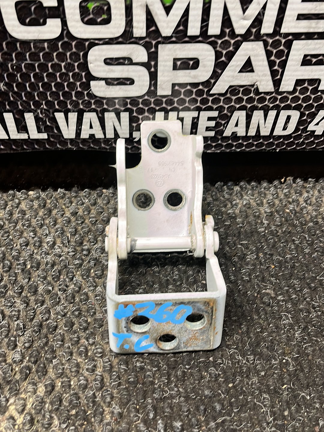 2016 LDV V80- Left Front Door Top Hinge- (TAG9520)