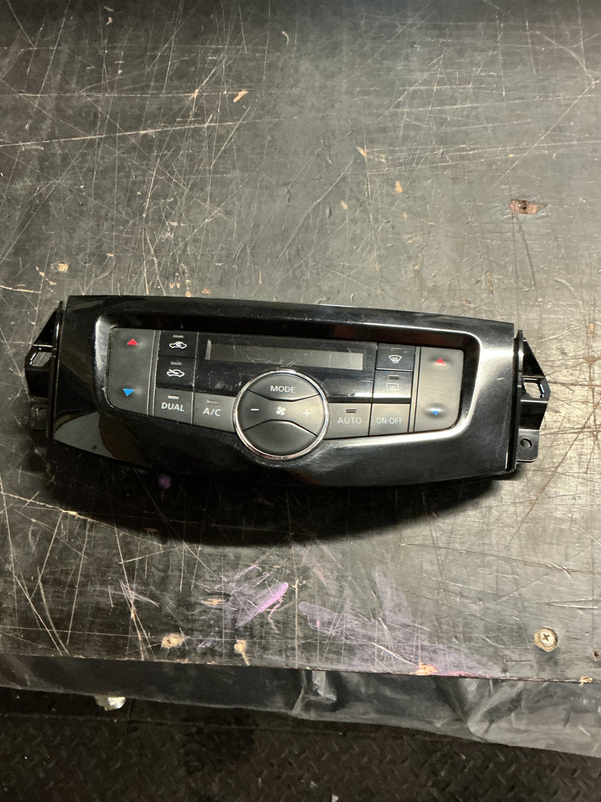 2015-2021 Nissan Navara D23- Heater Controls- (TAG13822)