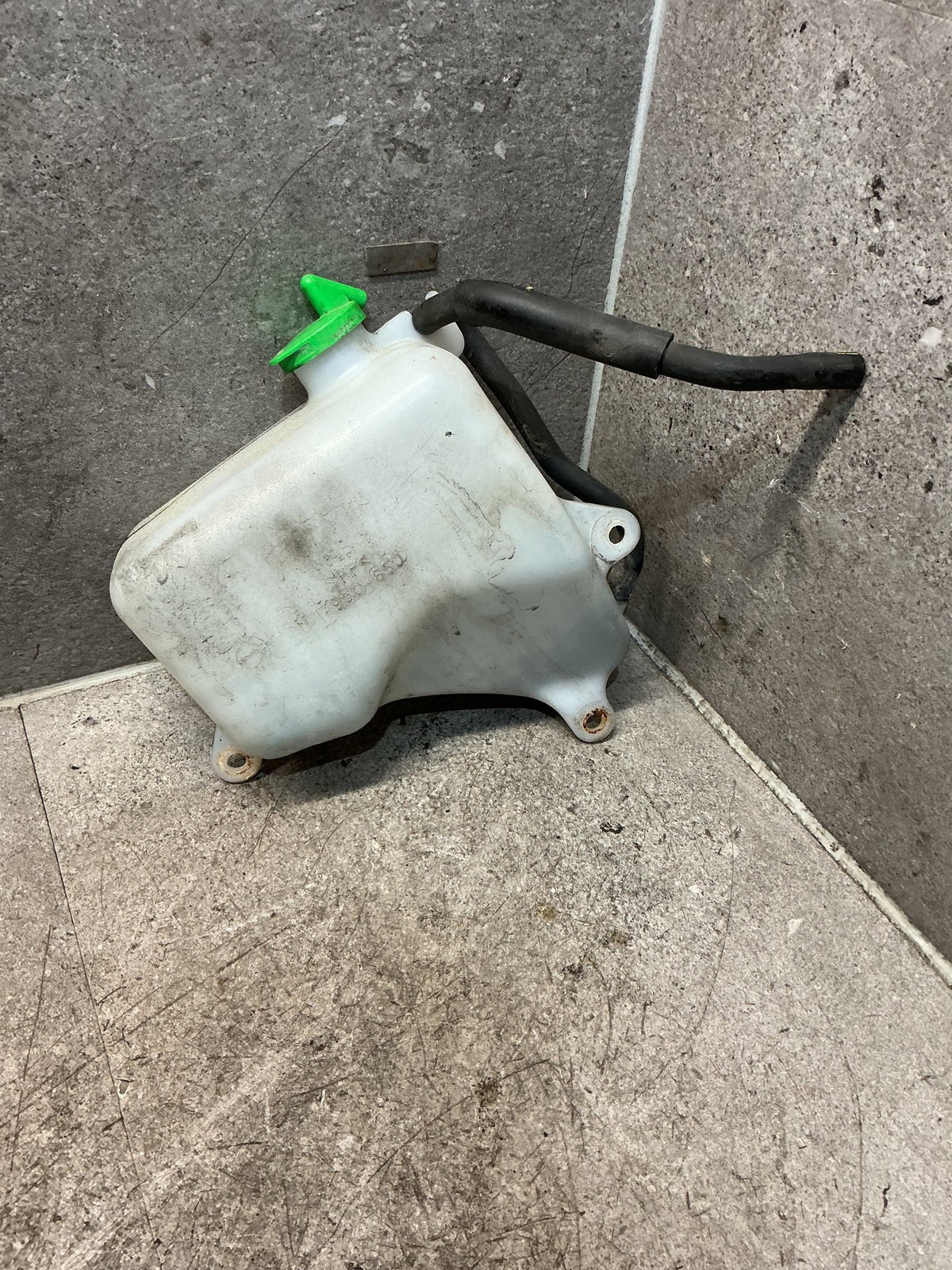 2013 Suzuki Vitara - Overflow Bottle - (TAG18166)