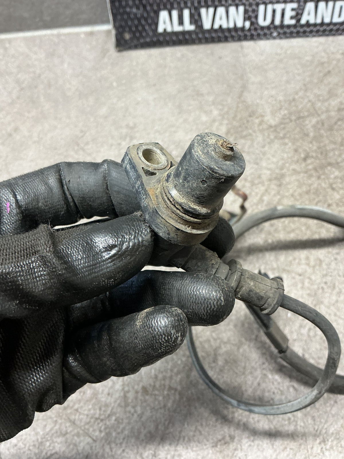1999 Toyota Surf N180- Left Front ABS Sensor- (TAG15400) PN: 89543-35050