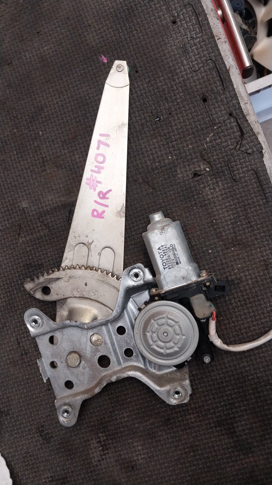1996-2002 Toyota Land Cruiser J90- Right Rear Window Regulator/Motor- (TAG4071)