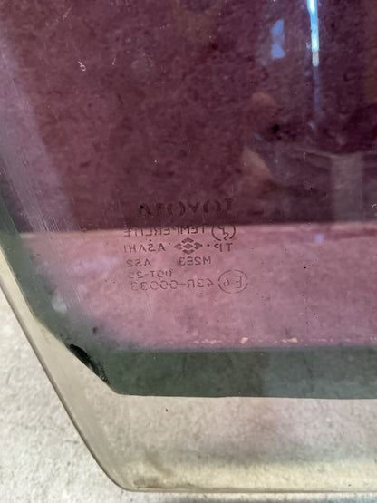 1994 Toyota Hilux KZN130 - Right Front Door Glass - (TAG18131)