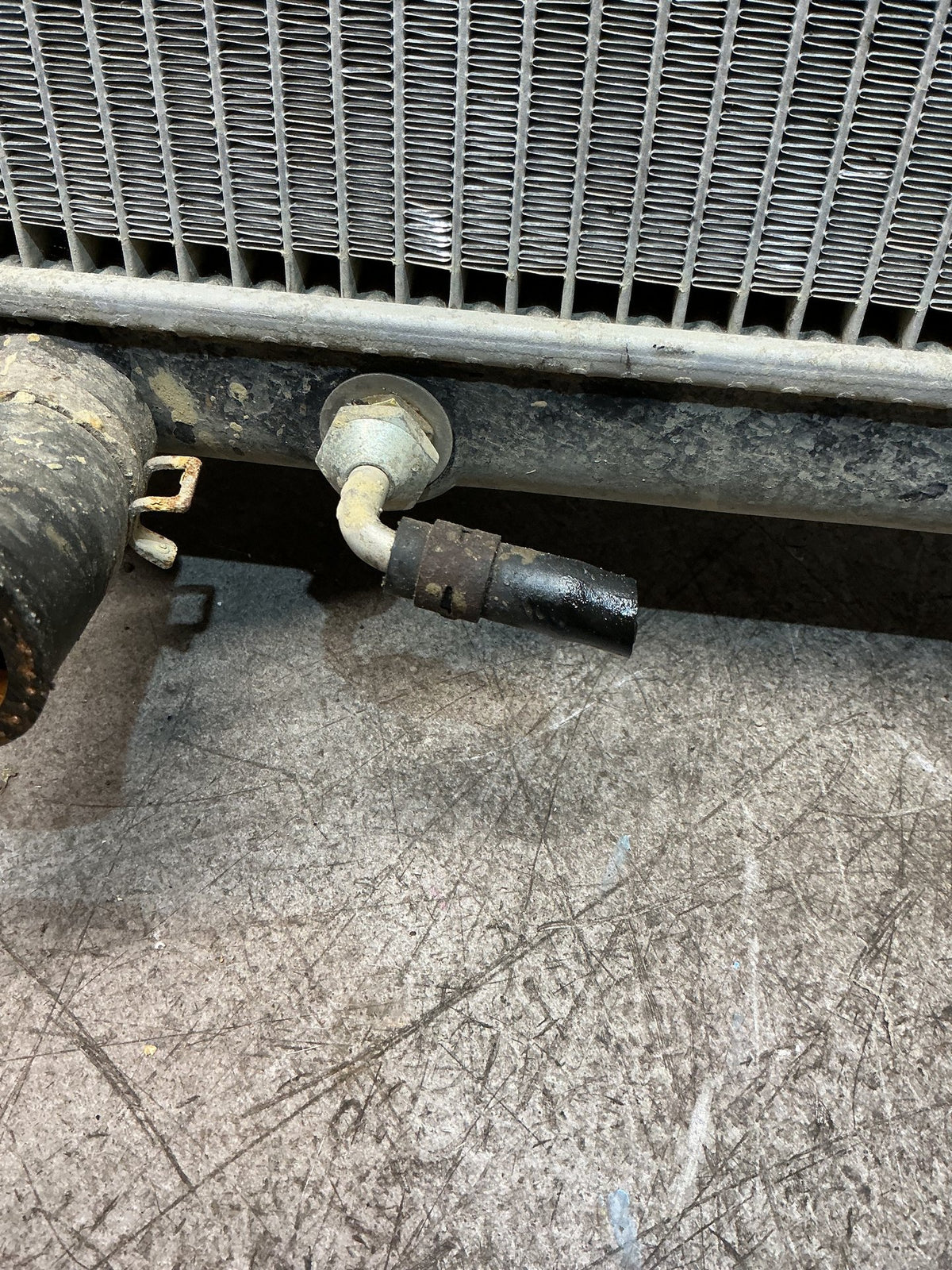 2003 Suzuki Grand Vitara SQ420W - Radiator - (TAG17885)