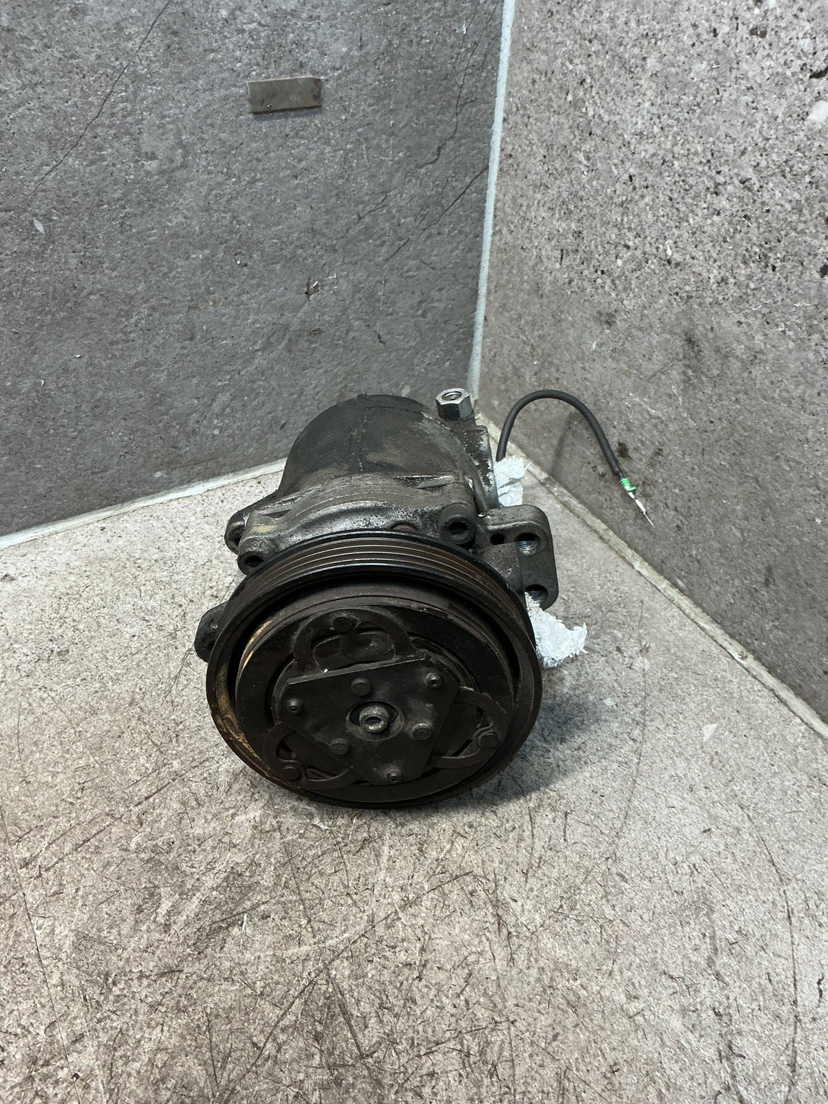 2003 Suzuki Grand Vitara SQ420W - A/C Compressor - (TAG17891)