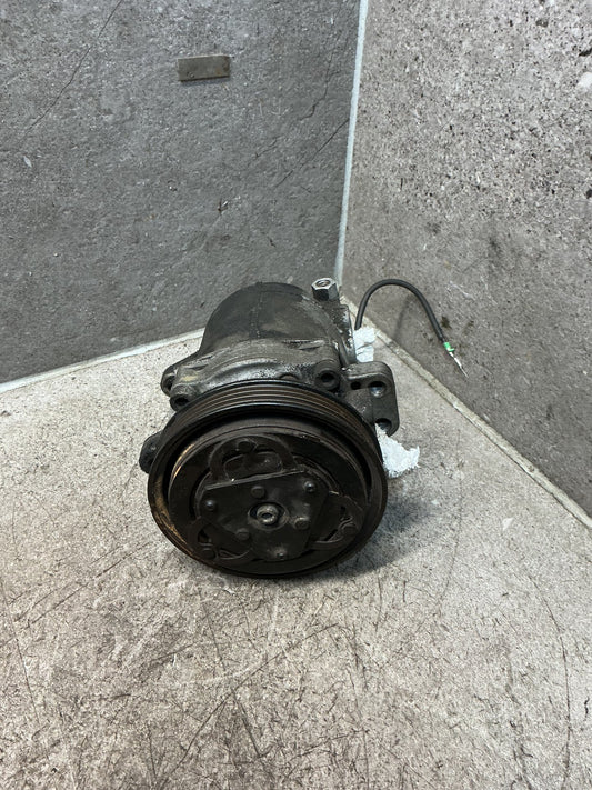 2003 Suzuki Grand Vitara SQ420W - A/C Compressor - (TAG17891)