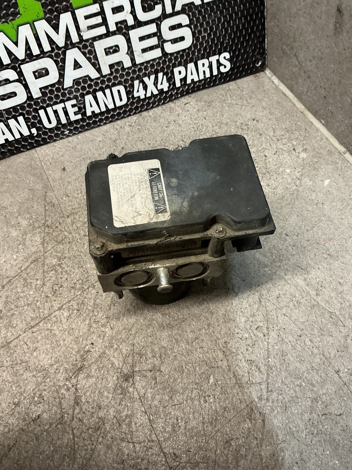 2004 Toyota Estima ACR30 - ABS Pump/Modulator - (TAG16135)